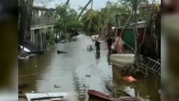 ক্ষতিগ্রস্ত হয়েছে বাড়িঘর ক্ষতিগ্রস্ত হয়েছে বাড়িঘর