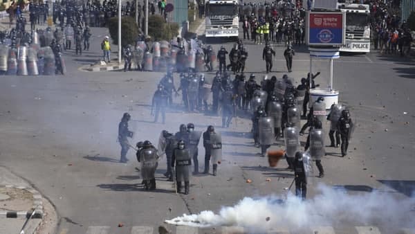 দুই পাড়ার সংঘর্ষে চলল গুলিও, রণক্ষেত্র বেহালায় ভাঙচুর দুই পাড়ার সংঘর্ষে চলল গুলিও, রণক্ষেত্র বেহালায় ভাঙচুর