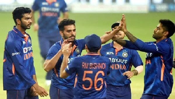ছিটকে গেলেন চাহার
