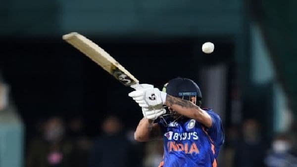 তৃতীয় টি ২০ থেকে ছিটকে গেলেন ঈশান কিষাণ তৃতীয় টি ২০ থেকে ছিটকে গেলেন ঈশান কিষাণ