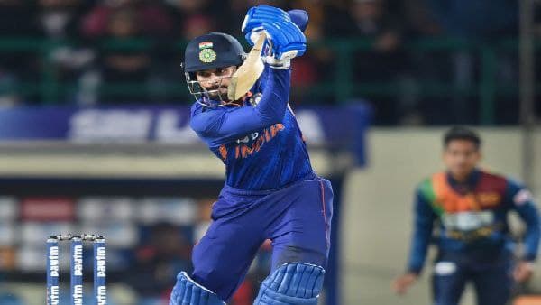 দক্ষিণ আফ্রিকার বিরুদ্ধে টি-২০ সিরিজে ভারত অধিনায়ককে ছাপিয়ে যাওয়ার হাতছানি শ্রেয়স আইয়ারের সামনে