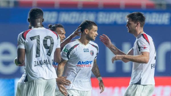 পেরোসেভিচের গোলে নর্থইস্টের বিরুদ্ধে হার বাঁচাল লাল হলুদ পেরোসেভিচের গোলে নর্থইস্টের বিরুদ্ধে হার বাঁচাল লাল হলুদ