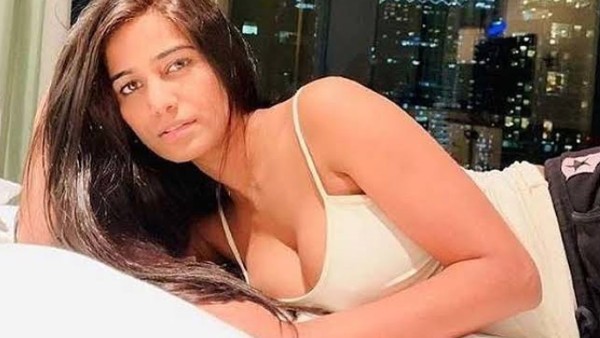  বোল্ড অবতারে পুনম পাণ্ডে