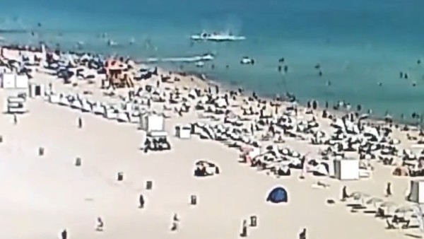 আগত দুই পর্যটক আগত দুই পর্যটক