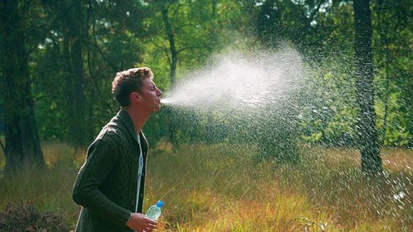 যেখানে সেখানে থুথু ফেলা উচিত নয়