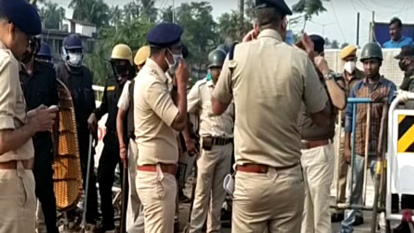 শেষবেলায় রণক্ষেত্র কামারহাটি