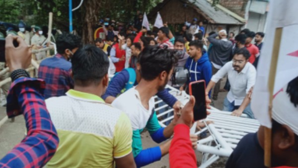 আমতা থানায় বিক্ষোভ এসএফআই-ডিওয়াইএফআই-এর
