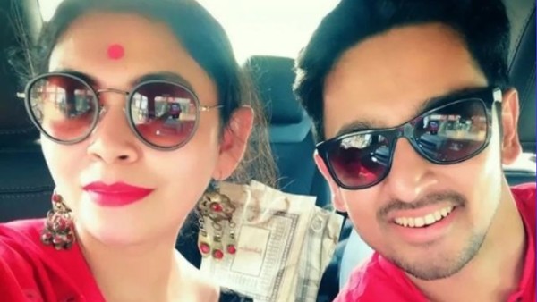আইনি বিয়ে করলেন মৈনাক–ঐশ্বর্য আইনি বিয়ে করলেন মৈনাক–ঐশ্বর্য