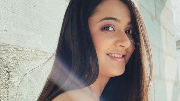  অনামিকার নিউ লুক