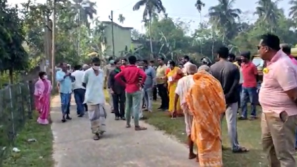 ইভিএম ভাঙচুর