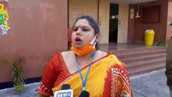 সকাল থেকে ভুয়ো ভোটারের দাপাদাপি সকাল থেকে ভুয়ো ভোটারের দাপাদাপি