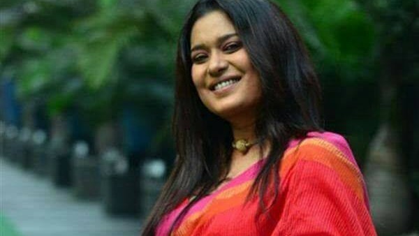  ফিরছেন অনন্যা