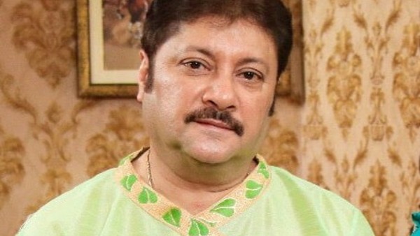  অভিষেকের প্রথম ছবি পথভোলা