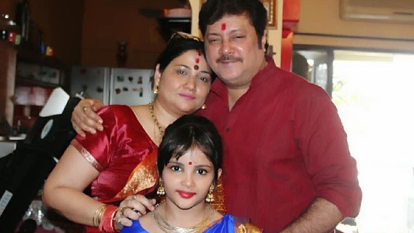 রেখে গেলেন স্ত্রী, সন্তানকে রেখে গেলেন স্ত্রী, সন্তানকে