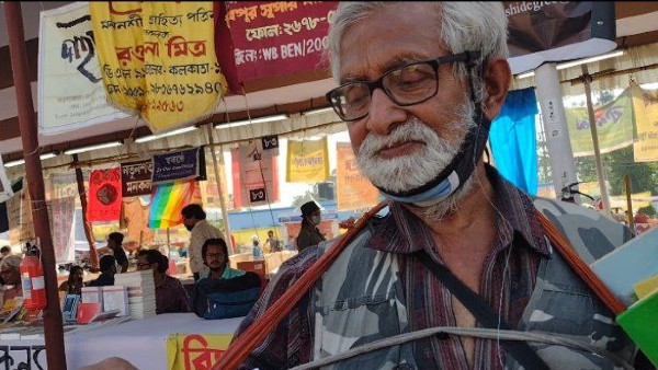 বইমেলায় দাদাঠাকুর তিনি, সত্তরোর্ধ বই বিক্রি করেন হেঁকে ডেকে 