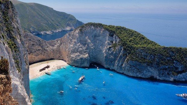  দুই বন্ধুর দ্বীপ কেনার স্বপ্ন পূরণ