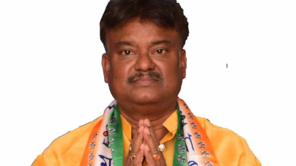 বেচারামকে কড়া বার্তা দেওয়ার মতো কোনও নেতা তৈরি হয়নি, ফেসবুক পোস্ট করেও ডিলিট করলেন মান্না