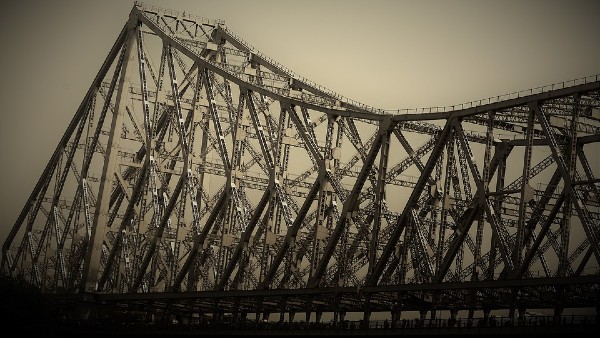 যুদ্ধের দামামা, বুড়ো আঙুল দেখিয়ে তৈরি হল ব্রিজ