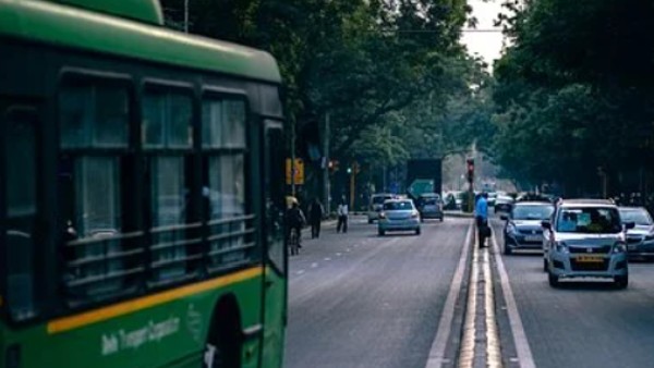 চলন্ত বাসে মদ খাচ্ছে সরকারি স্কুলের পড়ুয়ারা, ভাইরাল ভিডিও ঘিরে চর্চা তুঙ্গে চলন্ত বাসে মদ খাচ্ছে সরকারি স্কুলের পড়ুয়ারা, ভাইরাল ভিডিও ঘিরে চর্চা তুঙ্গে
