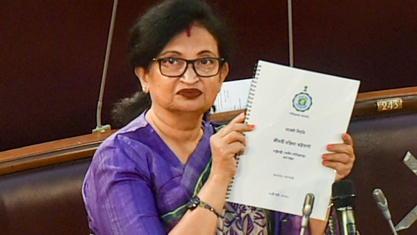ঘরে ঘরে পানীয় জল পৌঁছে যাবে ঘরে ঘরে পানীয় জল পৌঁছে যাবে