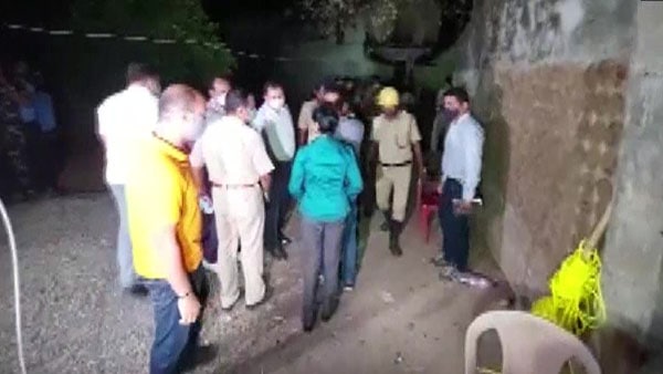 বগটুই গ্রামে ফরেন্সিক দল