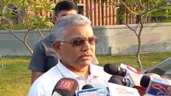 লকেট চট্টোপাধ্যায়কে নিয়ে অবস্থান লকেট চট্টোপাধ্যায়কে নিয়ে অবস্থান