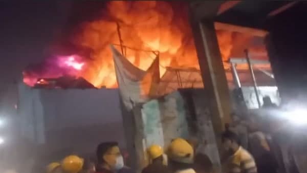 কলকাতায় বহুতলে আগুন