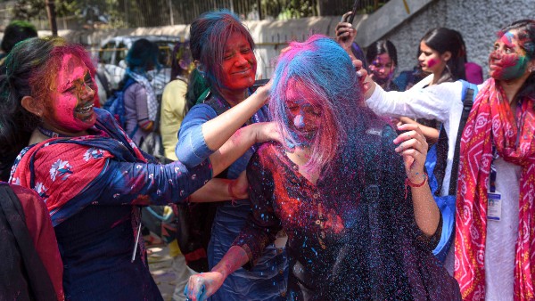 মথুরা–বৃন্দাবনে হোলি উৎসব মথুরা–বৃন্দাবনে হোলি উৎসব