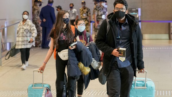 ছাত্রী দাবি করে জানান