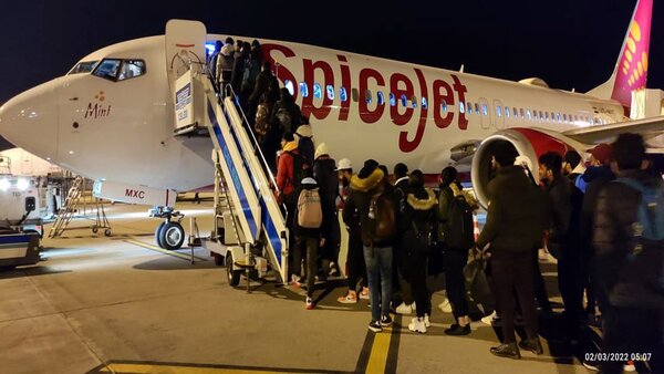 দূতাবাসের সাহায্য পাননি বলেছিলেন ওই ছাত্র