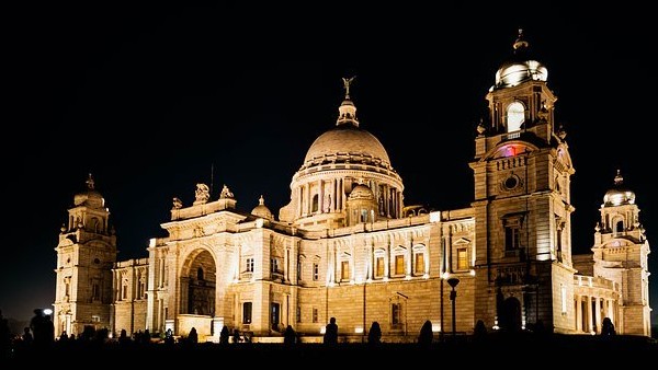 জাপানি বোমা থেকে বাঁচাতে কালো রঙে ঢাকা হয়েছিল ভিক্টোরিয়া মেমোরিয়ালকে