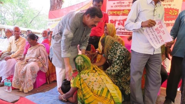 কৃষকদের পাশে সুশান্ত ঘোষ