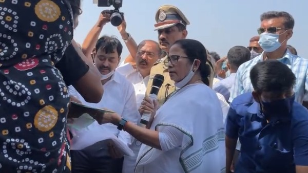 আনারুলের বাড়িতে পুলিশ