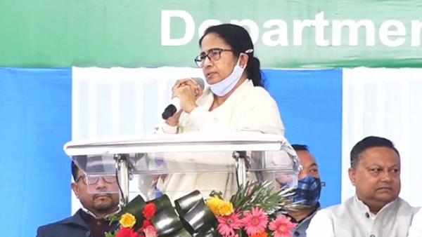 পাহাড়ের হাসি কাঞ্চনজঙ্ঘার মতো