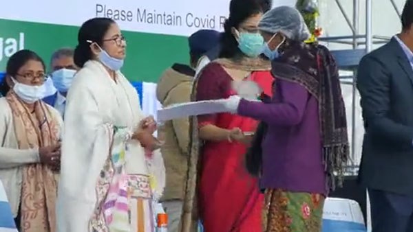 দিল্লির লাড্ডুর প্রয়োজন নেই