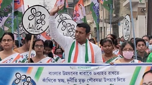 তৃণমূল বিপুল জয় পায় অধিকারী-রাজ খর্ব করে