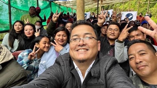 আত্মপ্রকাশেই বাজিমাত অজয় এডওয়ার্ডসের আত্মপ্রকাশেই বাজিমাত অজয় এডওয়ার্ডসের