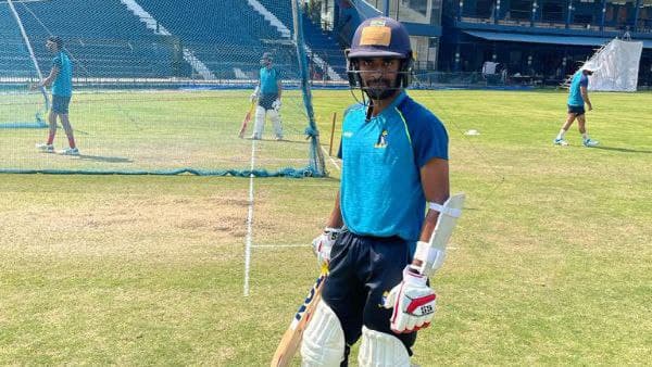 অভিমন্যুর অধিনায়কোচিত শতরান, হাতছাড়া অনুষ্টুপের