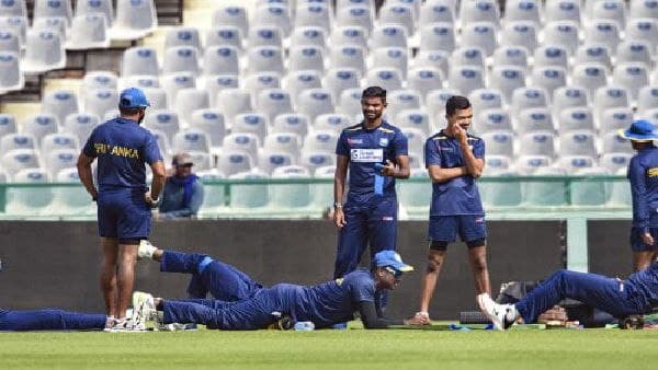 অন্যরকম লড়াইয়ে শ্রীলঙ্কা