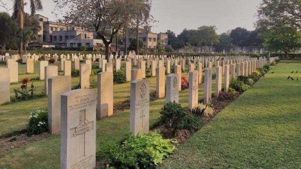 প্রথম বিশ্বযুদ্ধে মৃত সৈনিকদের স্মৃতি নিয়ে হেঁটে চলেছে তিলোত্তমা 