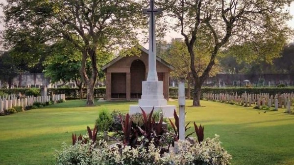 প্রথম বিশ্বযুদ্ধে মৃত সৈনিকদের স্মৃতি নিয়ে হেঁটে চলেছে তিলোত্তমা 