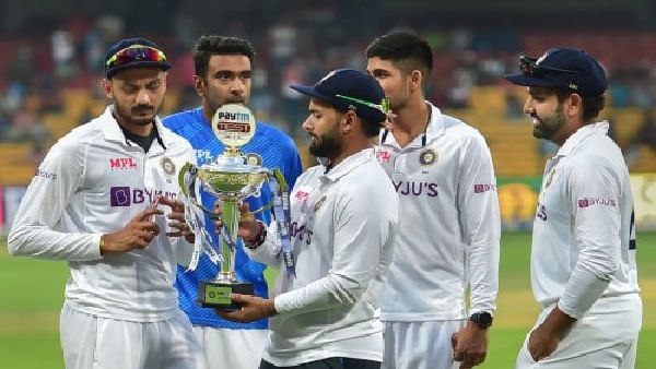 পন্থের পিছনে ধোনি! পন্থের পিছনে ধোনি!