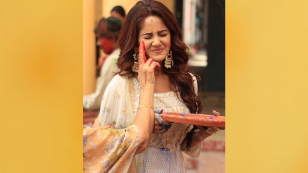 এসভিএফ মিউজিকের সঙ্গে একজোট হয়ে বসন্ত উৎসবে দর্শকদের উপহার তৃণা সাহার