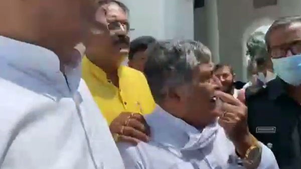 গুণ্ডাবাজ বিরোধী দলনেতা গুণ্ডাবাজ বিরোধী দলনেতা