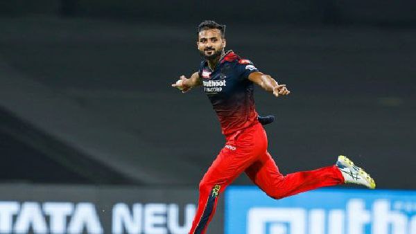 আকাশের কেরিয়ার