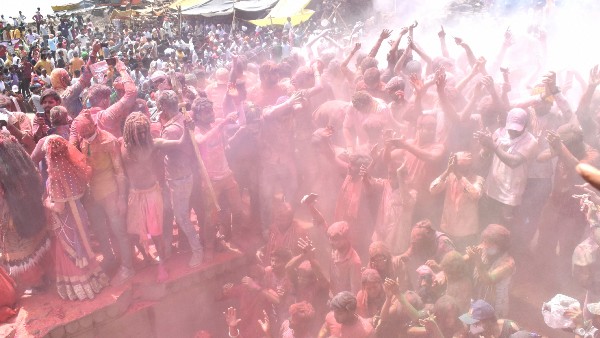  ফুলন ওয়ালি হোলি কী