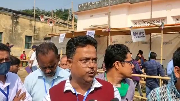 ভোটের দিনে কাটোয়া নিয়ে শোরগোল 