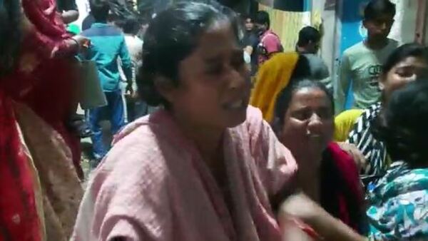 পরিবারটি তৃণমূল অনুগত পরিবারটি তৃণমূল অনুগত