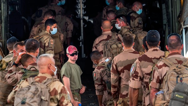 জন্মসূত্রে ভারতীয় হিন্দু অফিসারকে ইউনিফর্মে তিলক পরার অনুমতি দিল মার্কিন বায়ুসেনা জন্মসূত্রে ভারতীয় হিন্দু অফিসারকে ইউনিফর্মে তিলক পরার অনুমতি দিল মার্কিন বায়ুসেনা