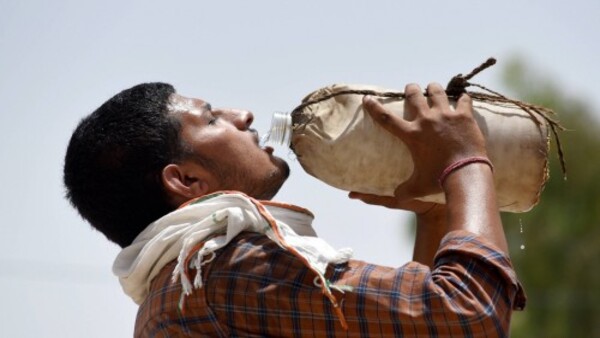 তাপমাত্রা ৪১ ডিগ্রি ছুঁইছুঁই